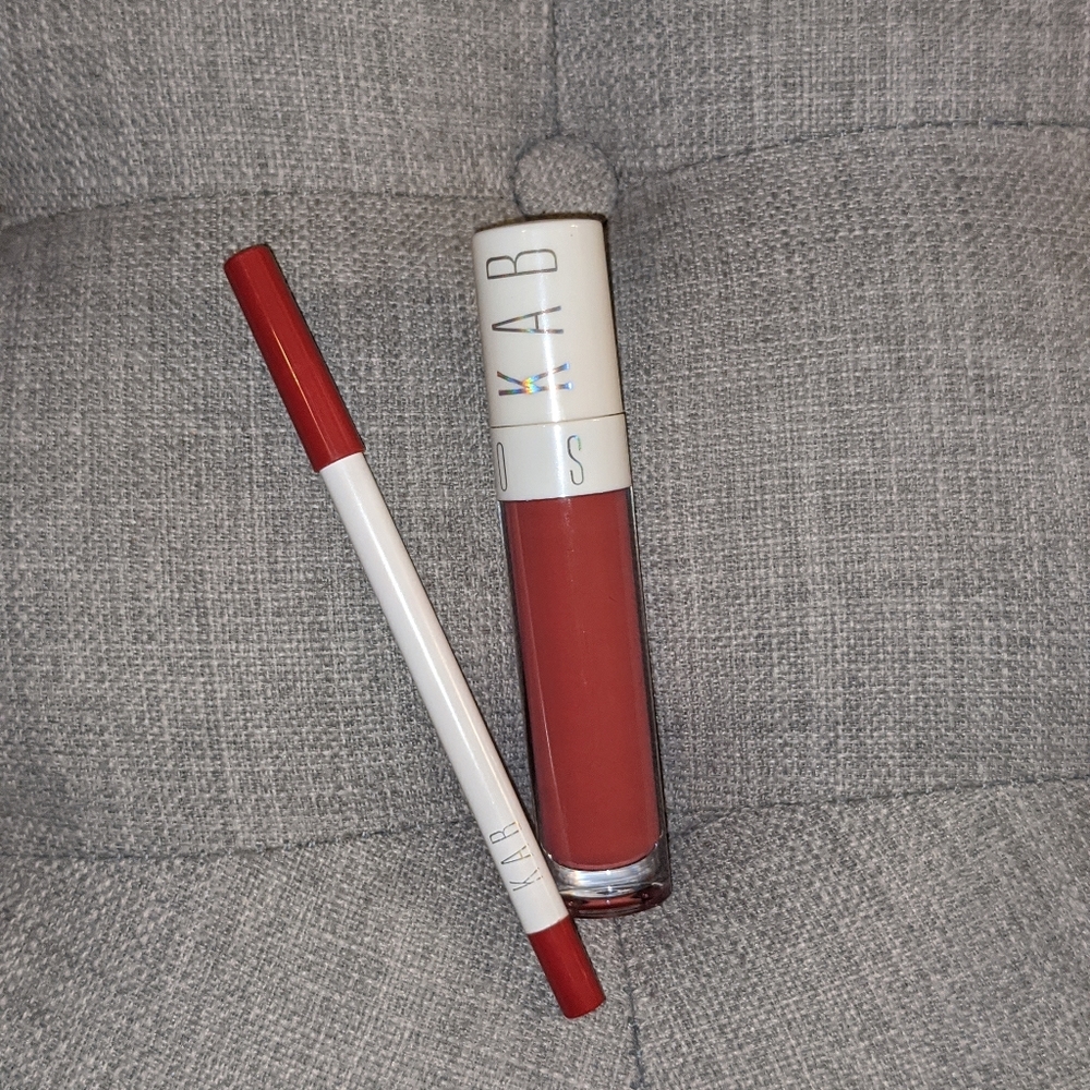 KAB gloss (charming) with matching lip liner